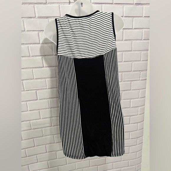 Women sleeveless top /size M - Picture 4 of 6